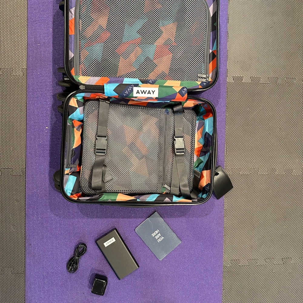 AWAY suitcase - kid’s size - Picture 2 of 8